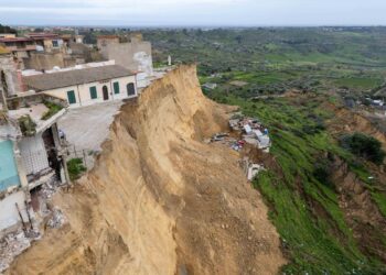 Danni ciclone Harry, l’esperto: “Dirottare i fondi del Ponte è inutile e demagogico, le risorse ci sono: usiamole”