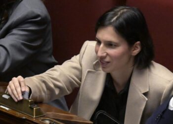 Opposizione all’attacco, Meloni tace su Dazi per l’amico Trump