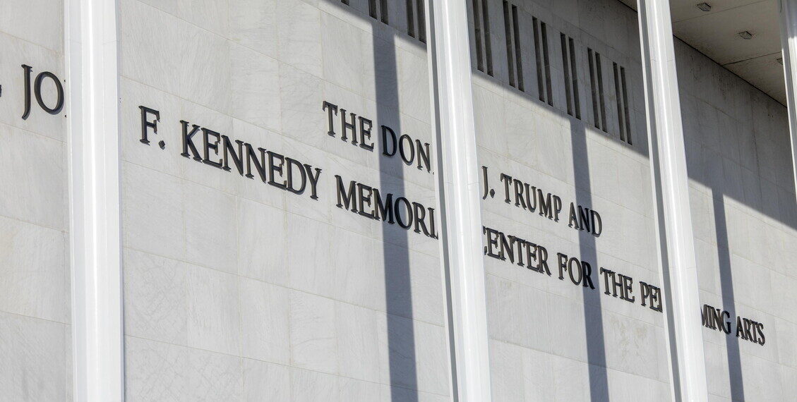 Trump chiude per 2 anni il Kennedy Center per lavori