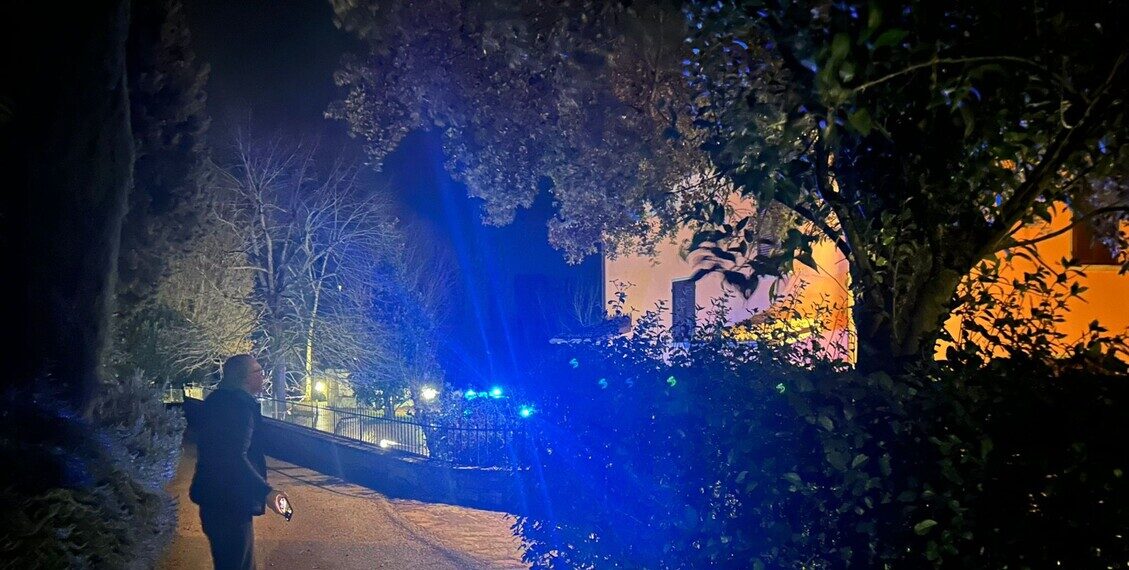 Proprietario spara in aria, ladro muore dissanguato in recinzione