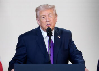 Trump, dazi fino al 25% per chi importa petrolio dall’Iran