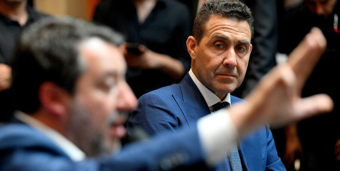 Il segretario cerca di chiudere il caso, ma è tensione nella Lega