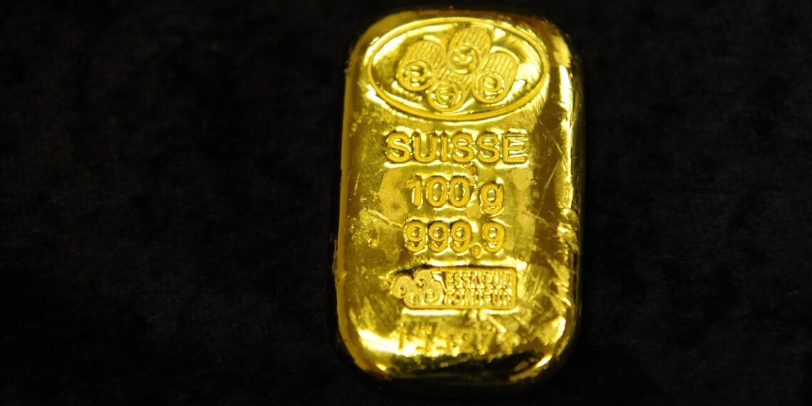 Oro di nuovo sopra i 5.000 dollari, la Cina ha un piano: le previsioni per il 2026