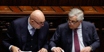 ‘Gli Usa fuori dal diritto’, il governo frena sulle basi