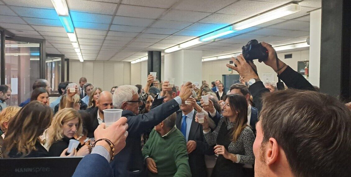 Referendum, la vittoria delle toghe: abbracci e ‘Bella ciao’ in tribunale