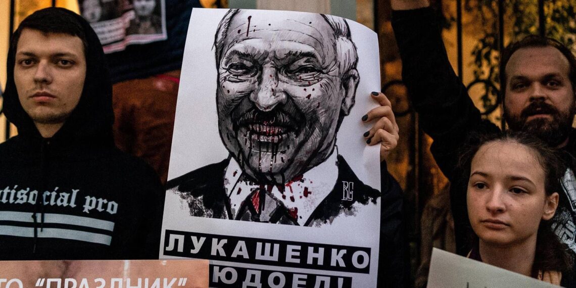 Ucraina, la strategia di Trump: avvicinarsi a Lukashenko per avere maggior leva su Putin