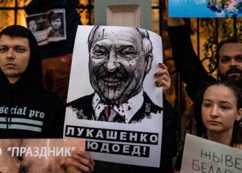 Ucraina, la strategia di Trump: avvicinarsi a Lukashenko per avere maggior leva su Putin
