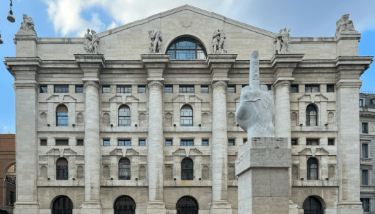 **Borsa: Piazza Affari in rosso, sprint di Campari, tonfo Nexi e Amplifon* / AdnKronos