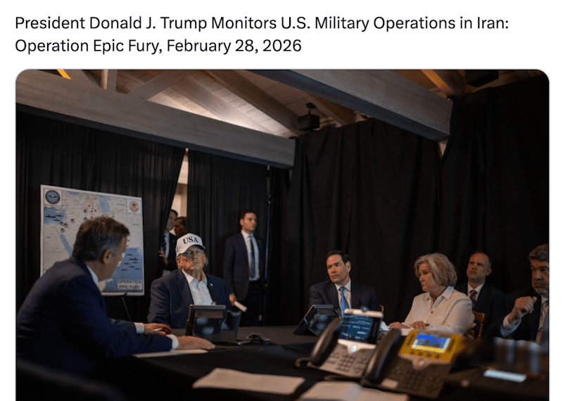 Trump nella ‘situation room’ ma non è alla Casa Bianca: lo scatto a Mar-a-Lago