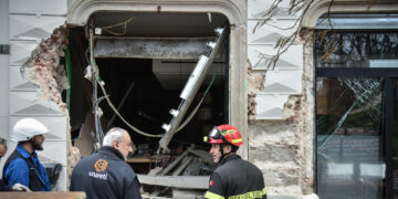 Tram deraglia a Milano, il malore del conducente e il sistema di frenata: questi i nodi dell’indagine