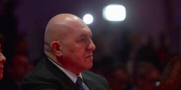 Crosetto bloccato a Dubai, volo cancellato dopo attacco Usa all’Iran