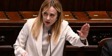 Taglio delle accise rimandato, bonus carburanti in arrivo: la mossa del Governo