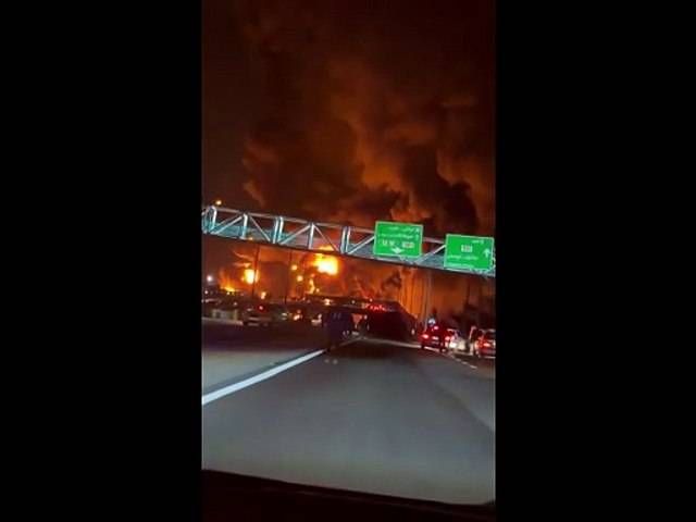 Iran, Teheran brucia: la città è una palla di fuoco