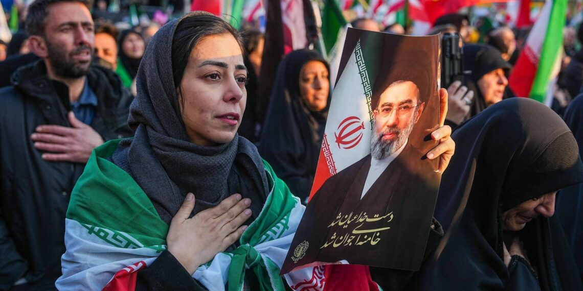 Iran, Mojtaba Khamenei rompe il silenzio: “Voglio vendetta contro Usa, lo stretto di Hormuz resterà chiuso”