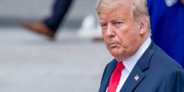 Iran, Trump: “Spero che molti Paesi mandino navi da guerra perché lo Stretto di Hormuz resti aperto”