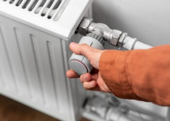 Stoccaggio gas, l’Ue chiede di ridurre gli obiettivi: ci sono rischi per l’Italia