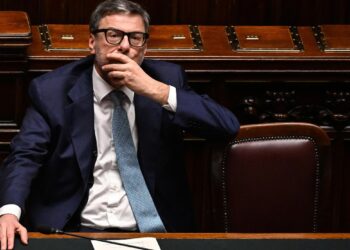 Cambia la legge di Bilancio 2026, tassa sui pacchi rinviata: novità su Iva e imprese