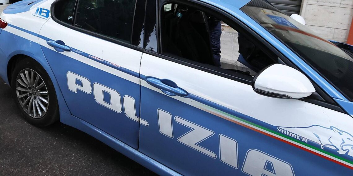 Roma, auto non si ferma a controllo polizia e in fuga provoca incidente: 3 morti