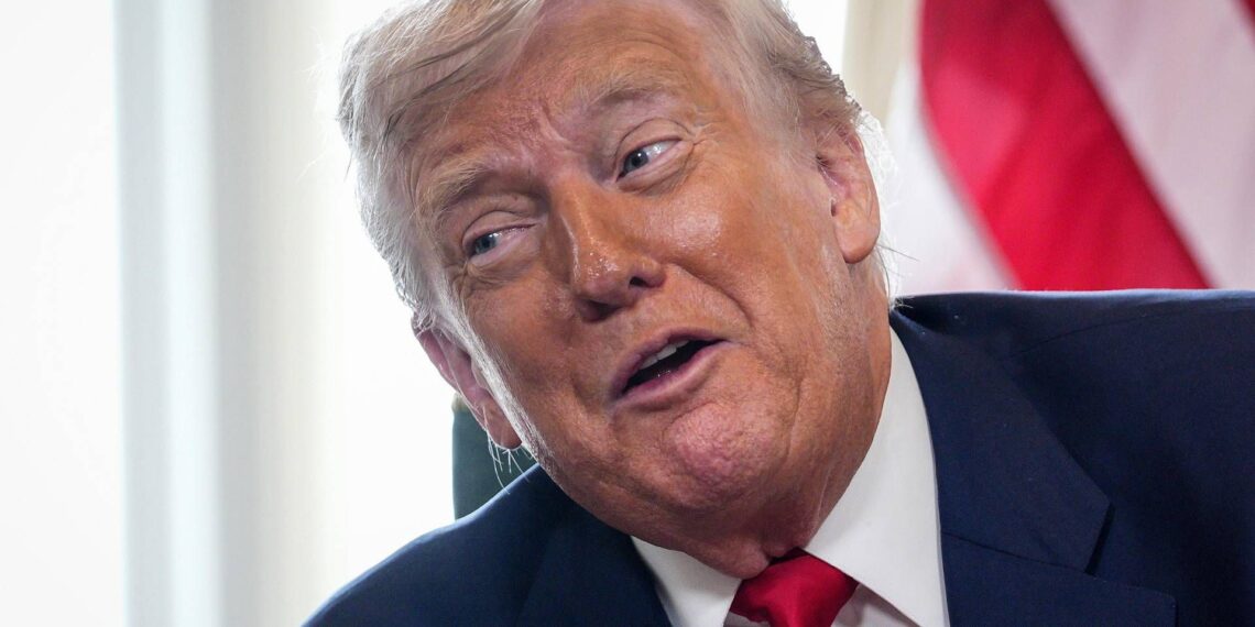 Trump: “Mi hanno detto che Mojtaba Khamenei è gay”