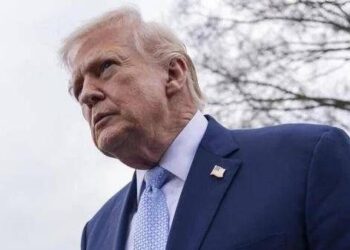 Trump tra negoziati e l’attacco all’isola di Kharg, Iran rafforza difese